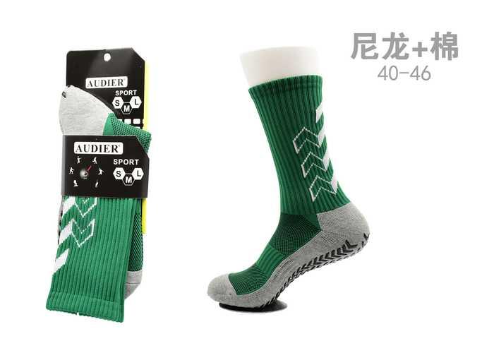 Calcetines deportivos, colores verde y blanco, modelo 130218